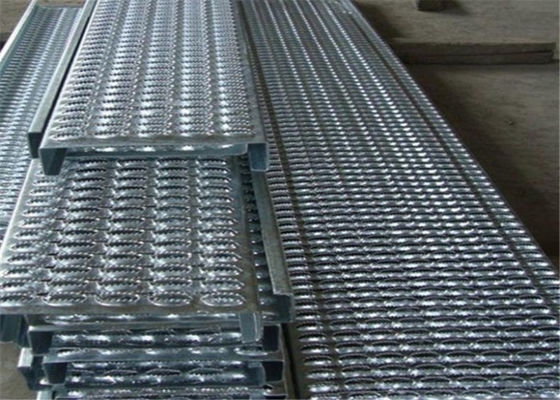 Китай Сталь лестницы К235 проступей лестницы выскальзывания устойчивая гальванизированная стальная на открытом воздухе поставщик