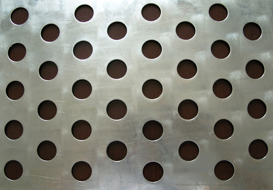 Китай Customized different hole 1mm Iron plate Galvanized perforated metal mesh поставщик