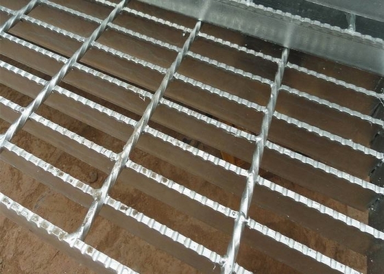 Китай Гальванизированная Серратед стальная решетка для материала плиты пола К235лов Кардон поставщик
