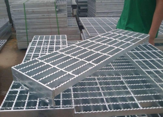 Китай Прочный на открытом воздухе гальванизированный стальной материал проступей лестницы К235 высокопрочный поставщик