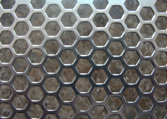 Китай Отверстие гальванизированной пефорированной сетки металла шестиугольное/круглое апертура 3мм до 200мм поставщик