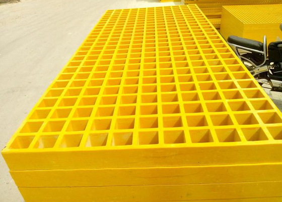 Китай Ровные пластиковые гратинг панели, настил решетки 38 кс 38 отверстий пластиковый для дорожки поставщик