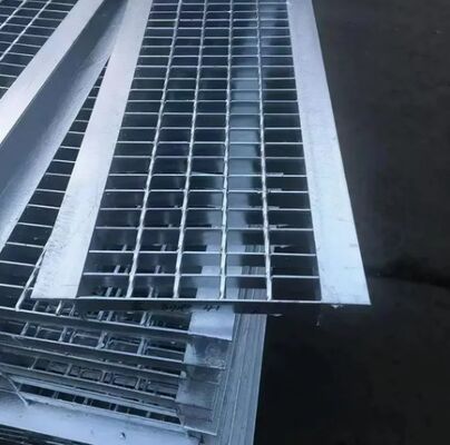 Решетка металла стока канавы низкоуглеродистой стали К235, крышка решетки стока 3 до 10мм
