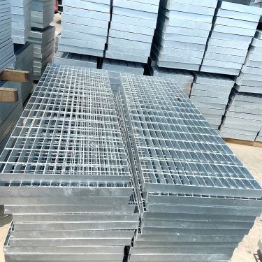 Serrated Steel Grating Bearing Bar Spacing 1– 1/4" X 1/4" China Stainless Steel Trench Grate Wholesalers