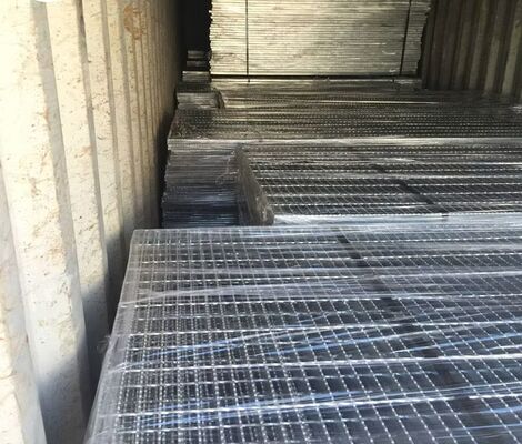 Anti-Rust Hot-DIP Galvanized Steel Grating with 20 x 3 to 100 x 6 Bearing Bar and Customizable Pitch for Industrial Walkways