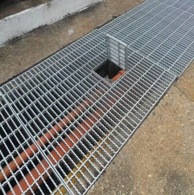 Зажиженные решетки из оцинкованной стали с 20х3 подшипниковыми прутами для дренажа платформы и крышек траншей