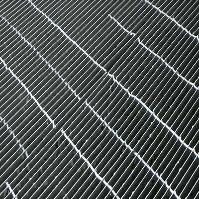 Горячая DIP оцинкованная стальная решетчатая платформа с антикоррозионными свойствами и настраиваемыми конструкциями для промышленного использования