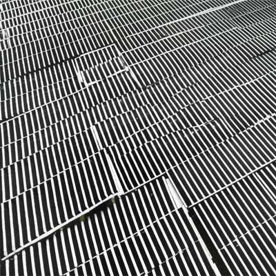 Горячеоцинкованная стальная решетка с зубчатой поверхностью и шагом 30 мм для тяжелых напольных покрытий